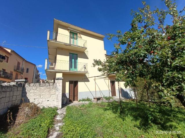 Villa Indipendente in vendita a Carpinone, Molise