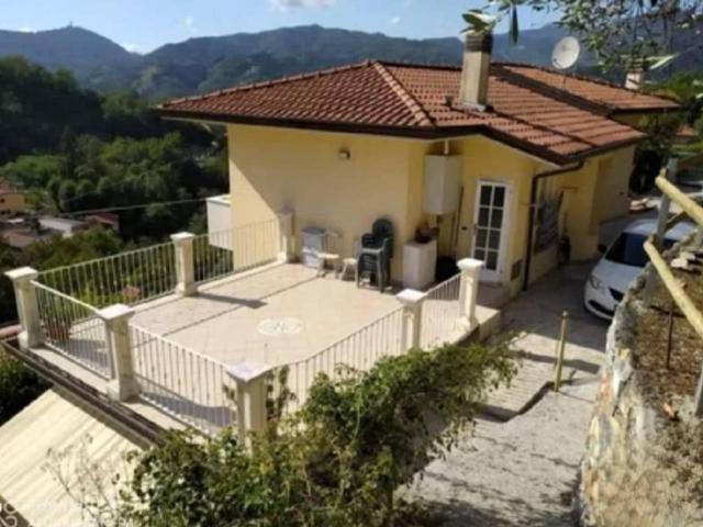 Villa Indipendente in vendita a Carrara, Toscana