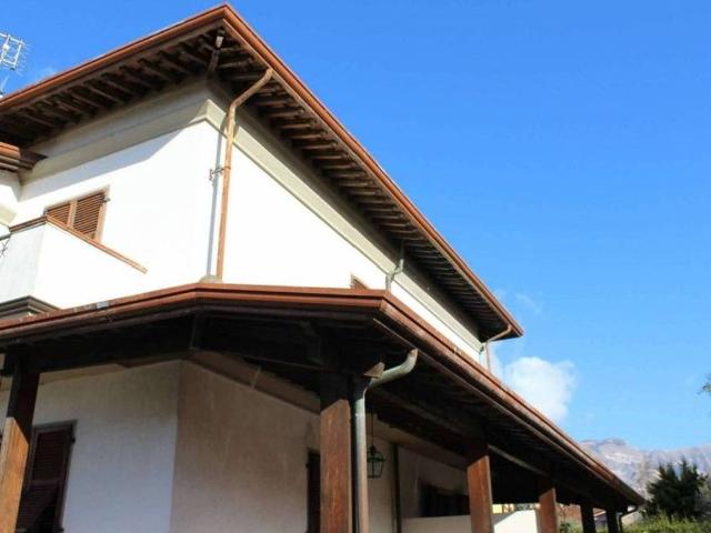 Villa Indipendente in vendita a Perticata, Carrara