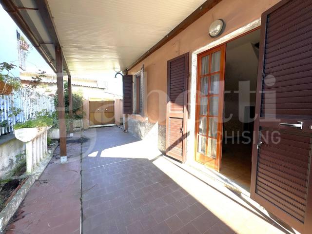 Villa Indipendente in vendita a Nazzano, Carrara