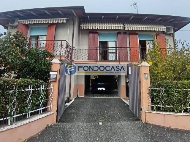 Villa Indipendente in vendita a Sant'Antonio, Carrara