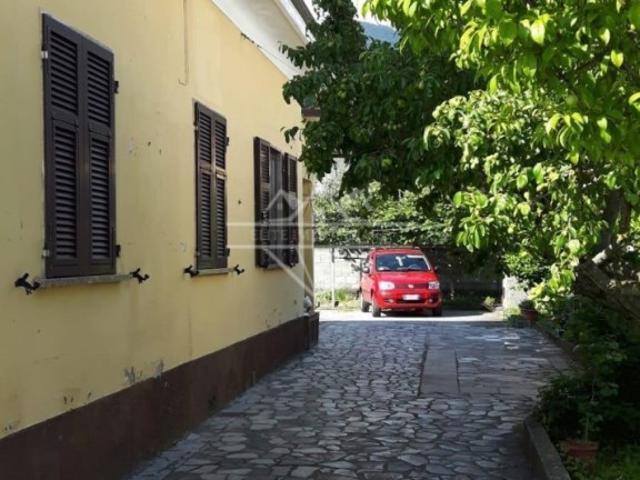 Villa Indipendente in vendita a Carrara, Toscana