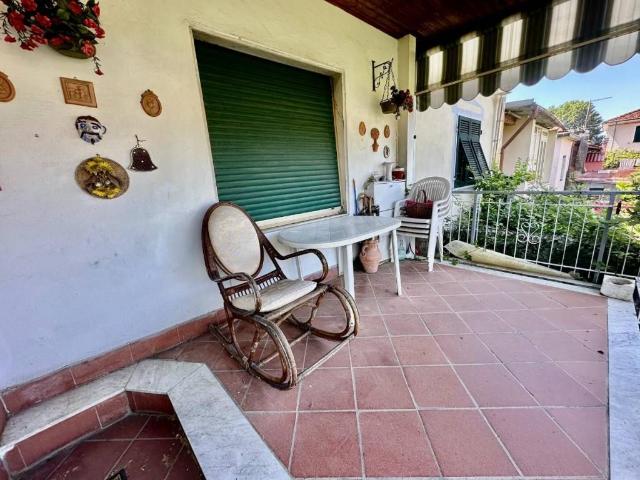 Villa Indipendente in vendita a Pontecimato, Carrara