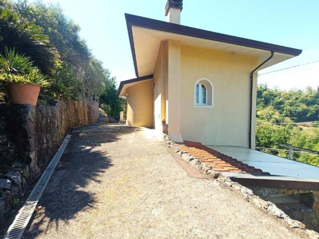 Villa Indipendente in vendita a Carrara, Toscana