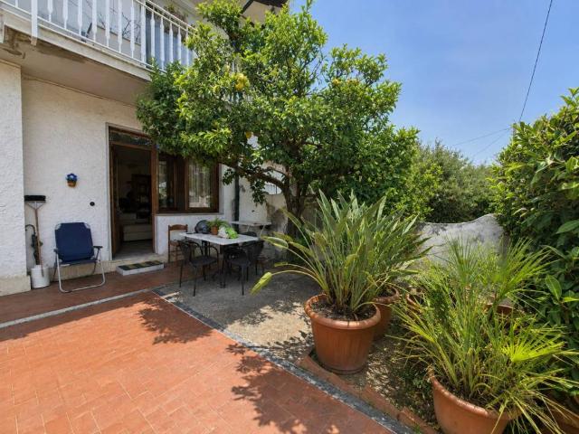 Villa Indipendente in vendita a Marina di Carrara, Carrara