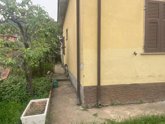 Villa Indipendente in vendita a Carrara, Toscana
