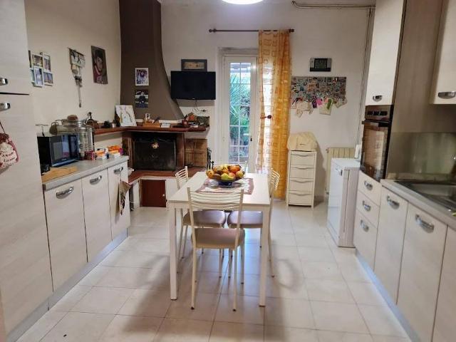 Villa Indipendente in vendita a Marina di Carrara, Carrara