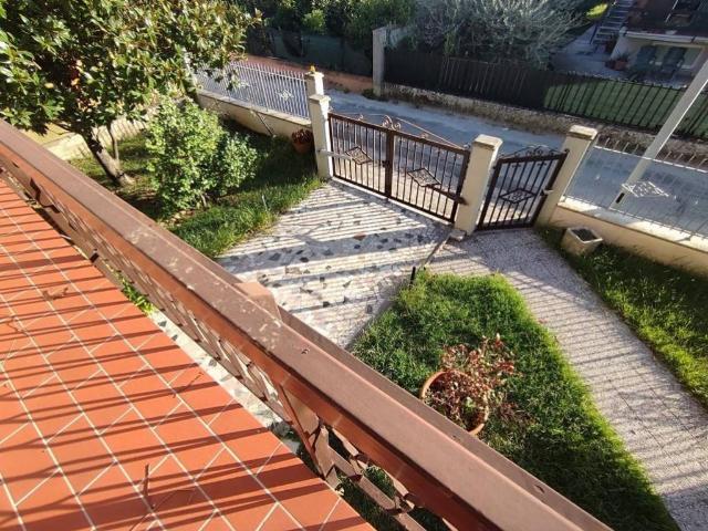 Villa Indipendente in vendita a La Prada, Carrara