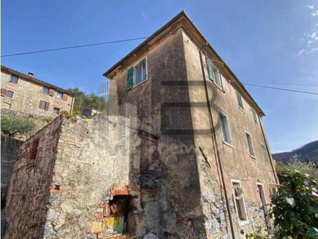 Villa Indipendente in vendita a Carrara, Toscana