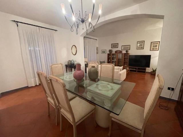 Villa Indipendente in vendita a Sant'Antonio, Carrara