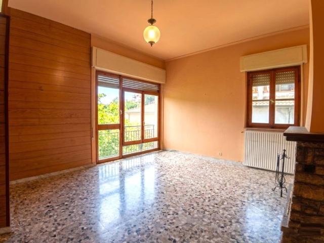 Villa Indipendente in vendita a Carrara, Toscana
