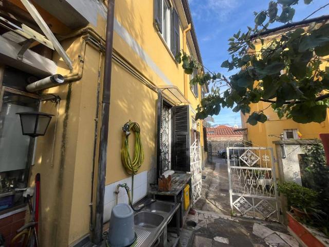 Villa Indipendente in vendita a Marina di Carrara, Carrara