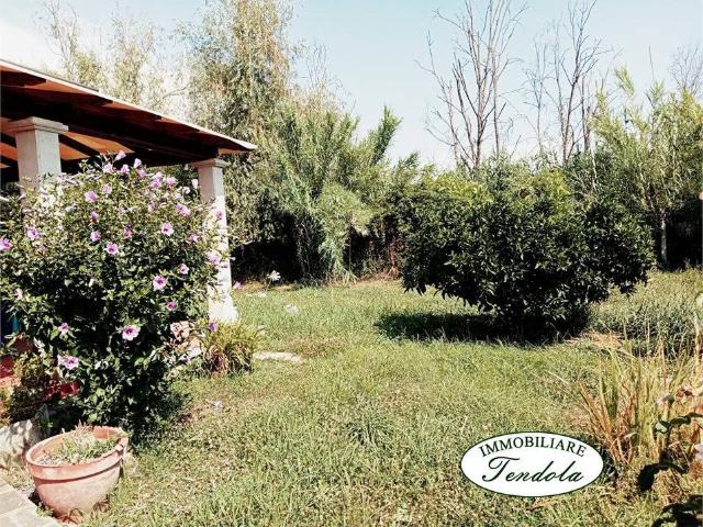Villa Indipendente in vendita a Carrara, Toscana