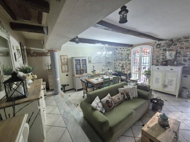 Villa Indipendente in vendita a Gildona, Carrara