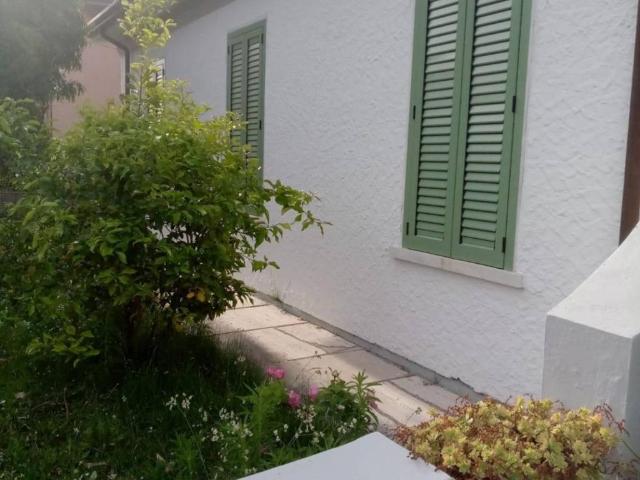 Villa Indipendente in vendita a Marina di Carrara, Carrara