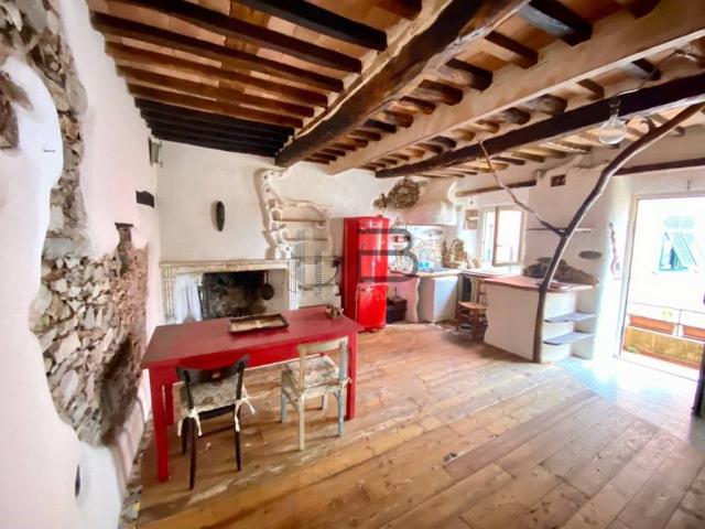 Villa Indipendente in vendita a Carrara, Toscana