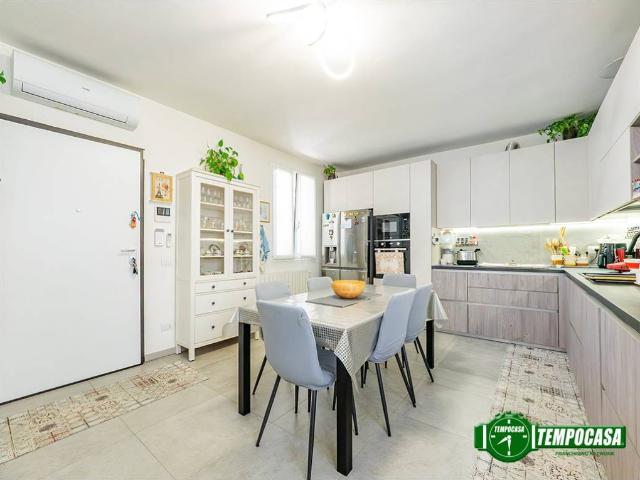 Villa Indipendente in vendita a Carugate, Lombardia