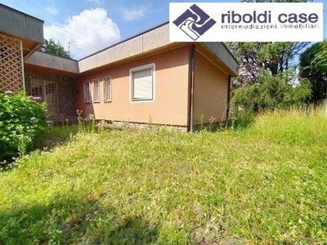 Villa Indipendente in vendita a Carugo, Lombardia