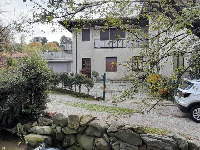 Villa Indipendente in vendita a Carugo, Lombardia