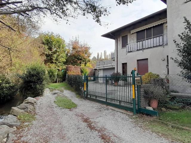 Villa Indipendente in vendita a Carugo, Lombardia