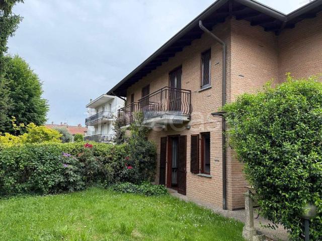 Villa Indipendente in vendita a Carugo, Lombardia