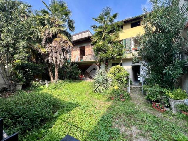 Villa Indipendente in vendita a Carvico, Lombardia