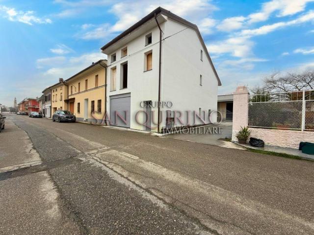 Villa Indipendente in vendita a Casalmaggiore, Lombardia