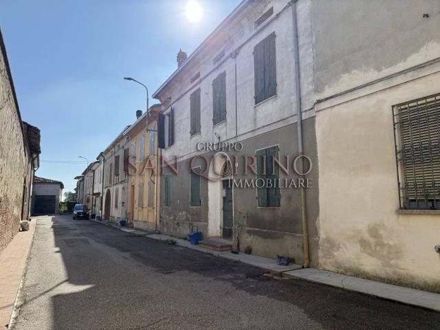 Villa Indipendente in vendita a Casalbellotto, Casalmaggiore