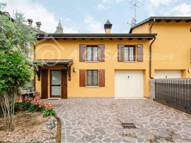 Villa Indipendente in vendita a Casalmaggiore, Lombardia