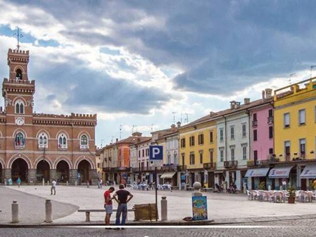 Villa Indipendente in vendita a Casalmaggiore, Lombardia