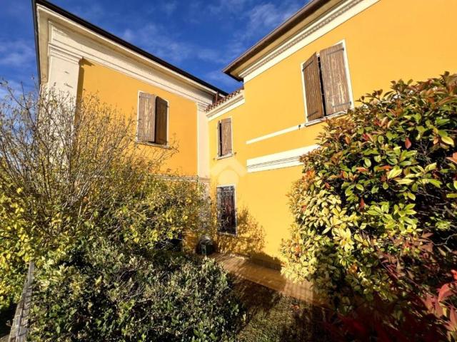 Villa Indipendente in vendita a Casalromano, Lombardia