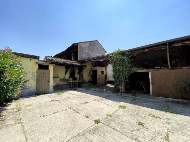 Villa Indipendente in vendita a Casalromano, Lombardia