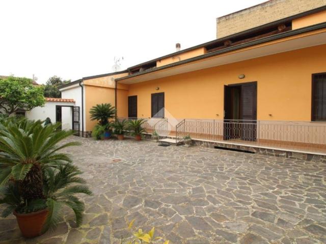 Villa Indipendente in vendita a Casapulla, Campania
