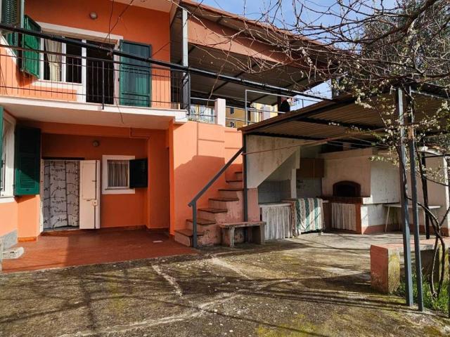 Villa Indipendente in vendita a Verici inferiore, Casarza Ligure