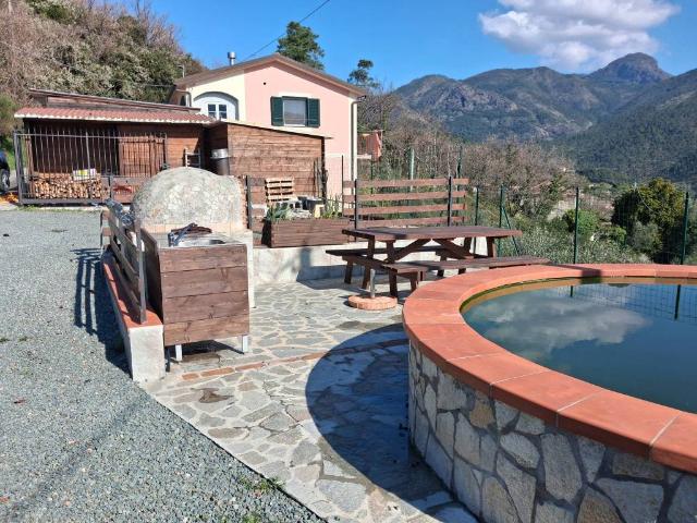 Villa Indipendente in vendita a Verici inferiore, Casarza Ligure