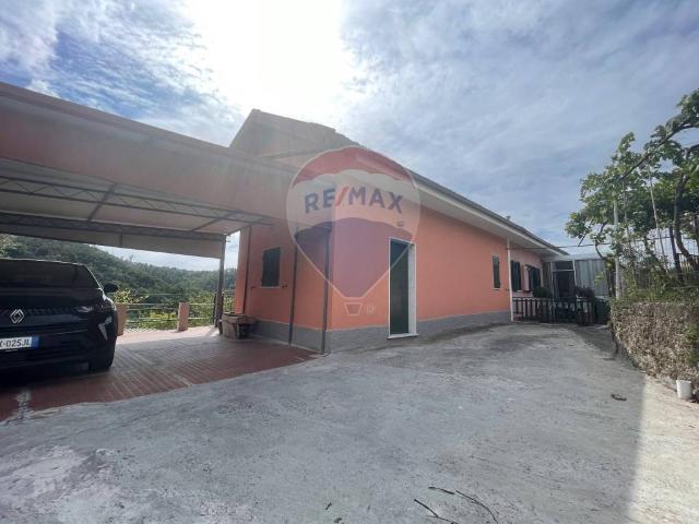 Villa Indipendente in vendita a Verici inferiore, Casarza Ligure