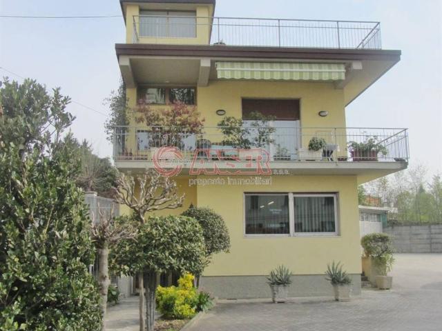 Villa Indipendente in vendita a Cassina de' Bracchi, Casatenovo