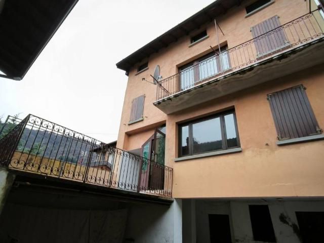 Villa Indipendente in vendita a Casazza, Lombardia