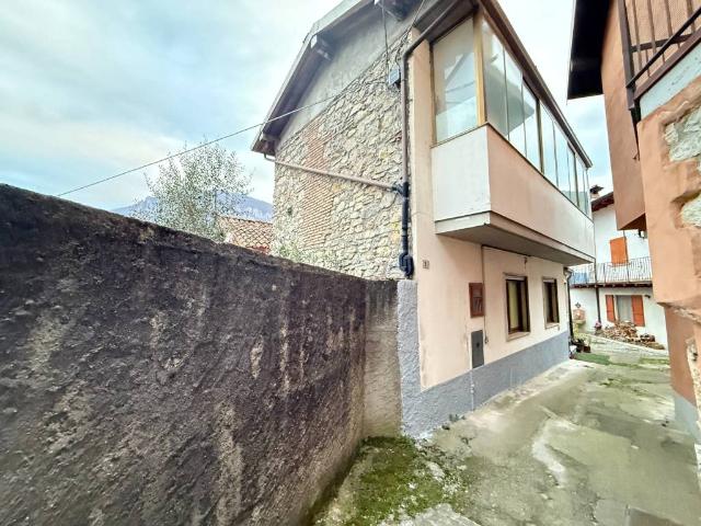 Villa Indipendente in vendita a Casazza, Lombardia