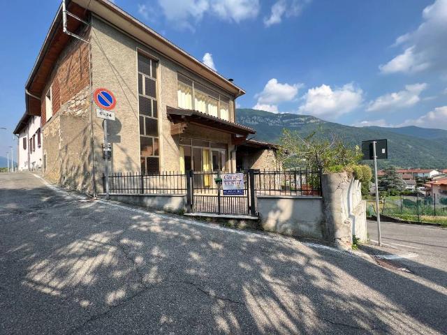 Villa Indipendente in vendita a Casazza, Lombardia