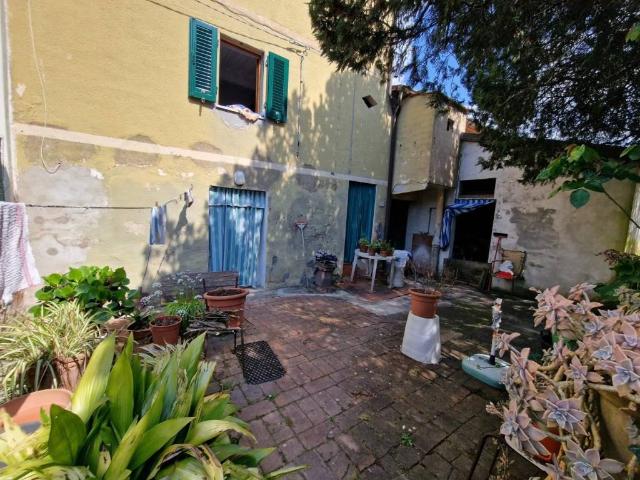 Villa Indipendente in vendita a Crespina Lorenzana, Crespina