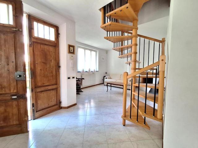 Villa Indipendente in vendita a Cascina, Toscana
