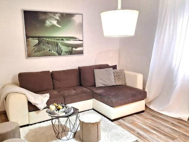 Villa Indipendente in vendita a San Frediano a Settimo, Cascina