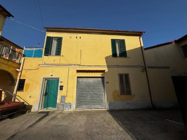 Villa Indipendente in vendita a San Frediano a Settimo, Cascina