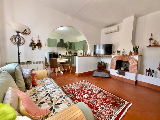 Villa Indipendente in vendita a San Prospero, Cascina