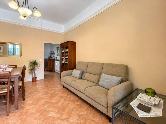 Villa Indipendente in vendita a Montione, Cascina