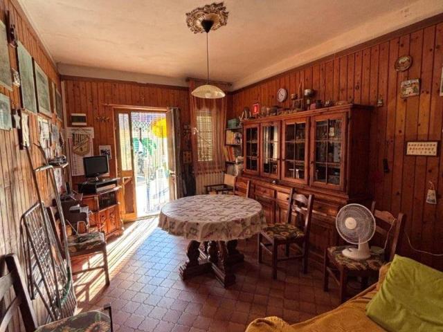 Villa Indipendente in vendita a Laiano, Cascina