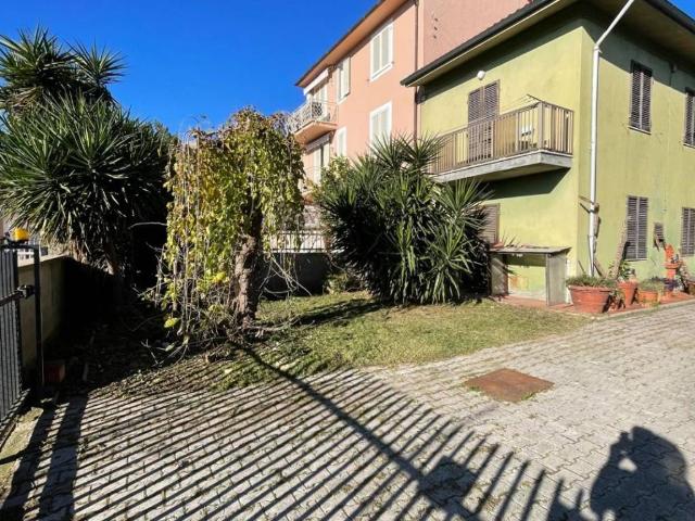 Villa Indipendente in vendita a Santo Stefano a Macerata, Cascina