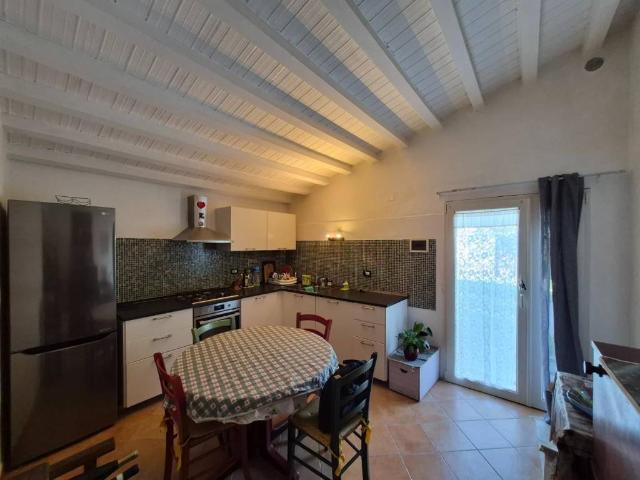 Villa Indipendente in vendita a Latignano, Cascina
