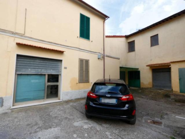 Villa Indipendente in vendita a San Frediano a Settimo, Cascina